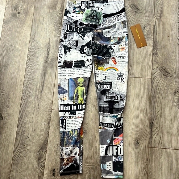 Niyama Sol NWT Close Encounters Athletic High-waisted Full Length Leggings White - Picture 2 of 10